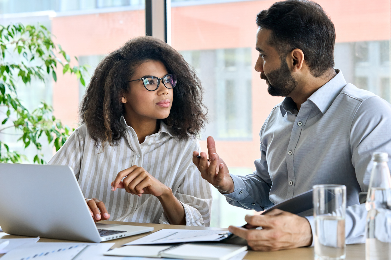 A Guide to Remote Selling: [Benefits, Challenges & Pro Tips]