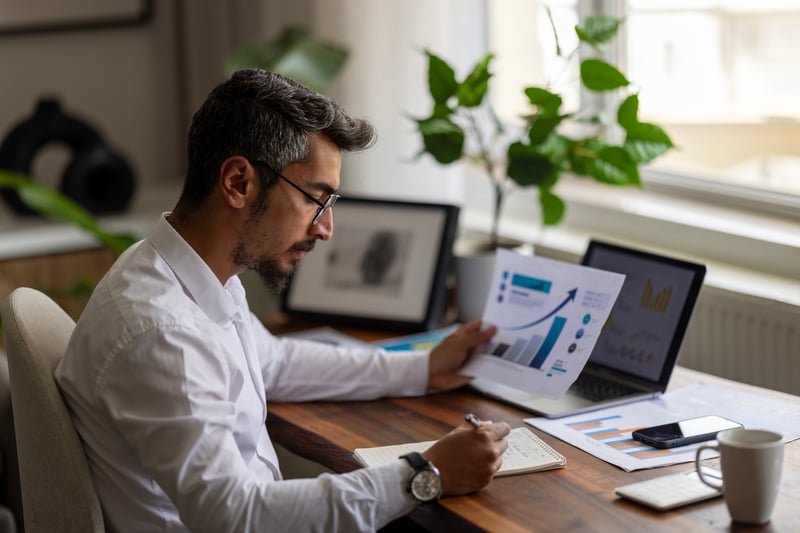 Sales Performance Metrics to Track & Improve